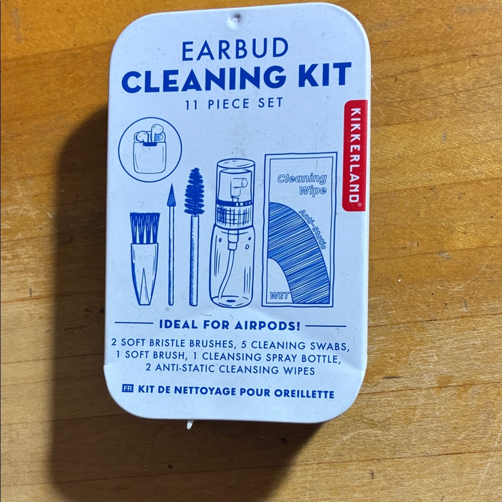 Kikkerland White Earbud Cleaning Kit